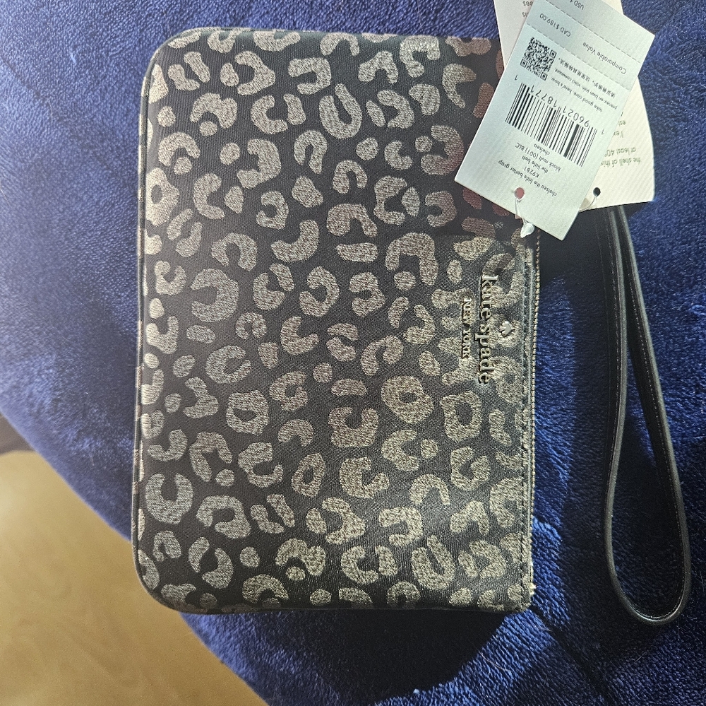 Kate spade chelsea leopard wristlet